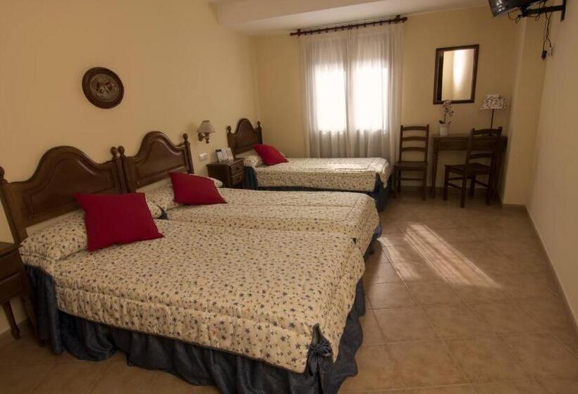 اتاق ساده سه نفره, Mayno