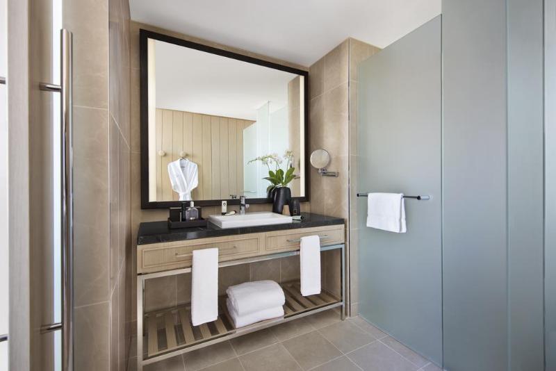 디럭스 룸 킹사이즈 침대, Sofitel Sydney Darling Harbour