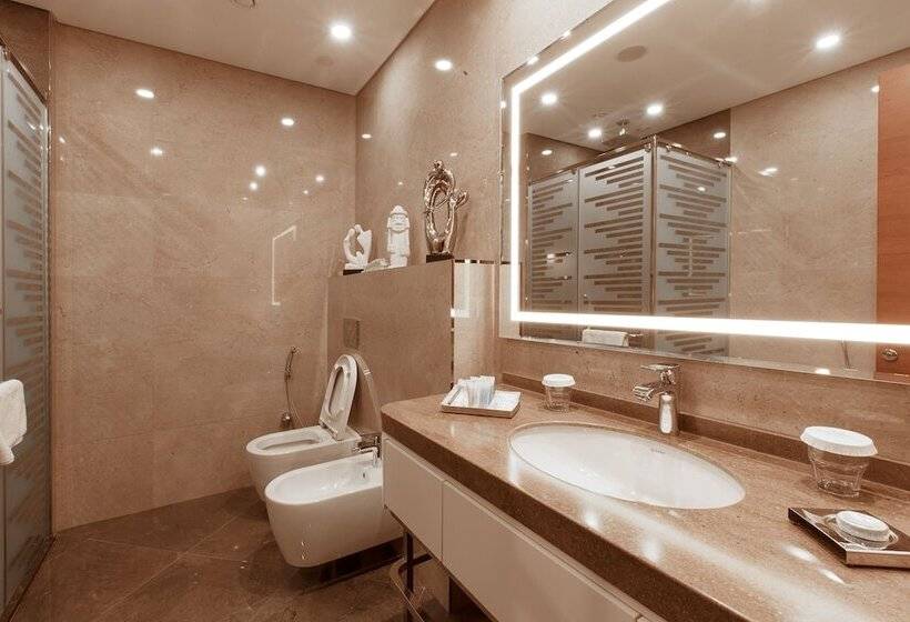 جناح جونيور, Movenpick Winter Park Baku