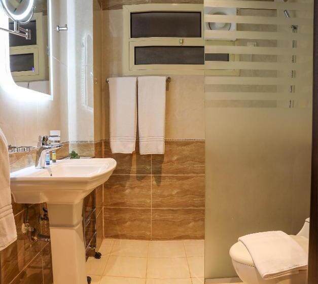 جناح غرفتين نوم, فندق مكوث