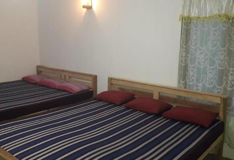 اتاق استاندارد سه نفره, Anuhas Family Resort & Water House