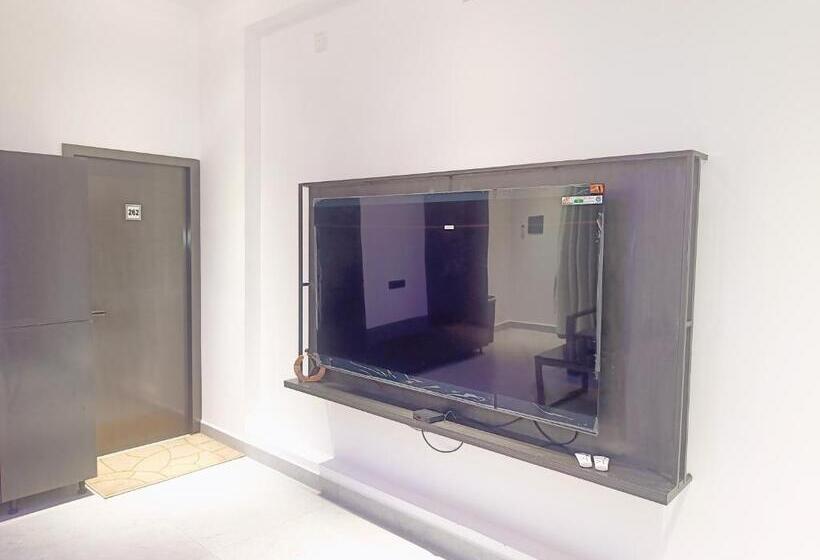 带大床的标准间, Devaki Resort