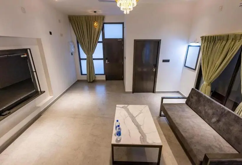 Sviitti Poreallas, Devaki Resort
