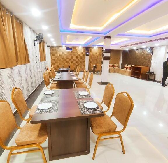 Семейный Номер, Jvs Palace