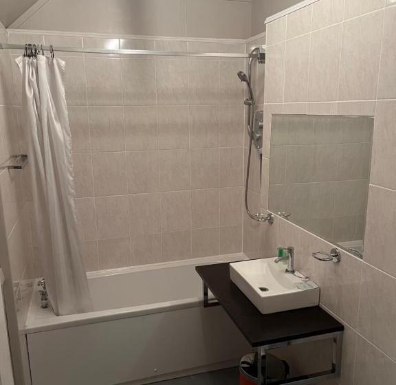 חדר דלוקס, The Anderson