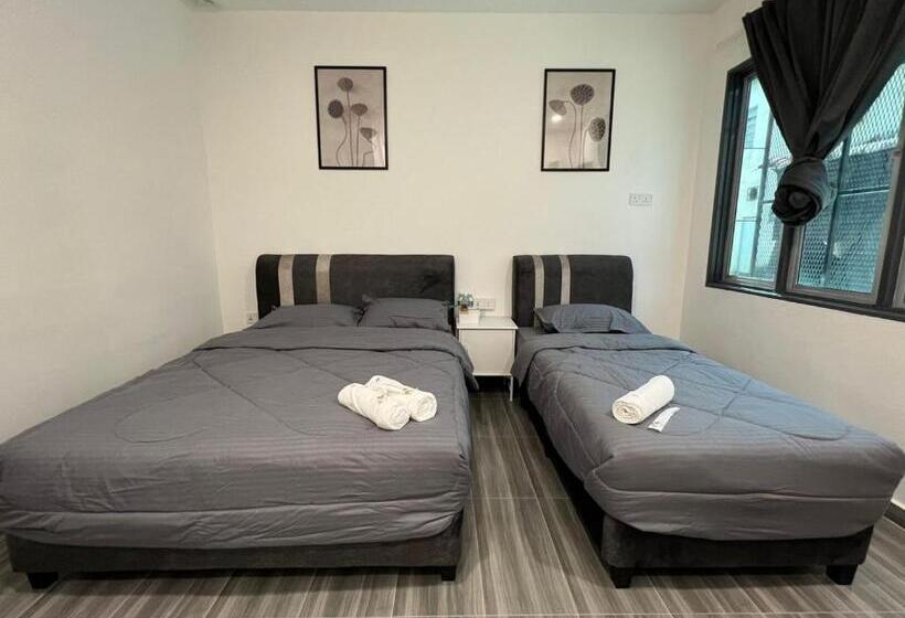 חדר משפחתי, Kiwi Inn