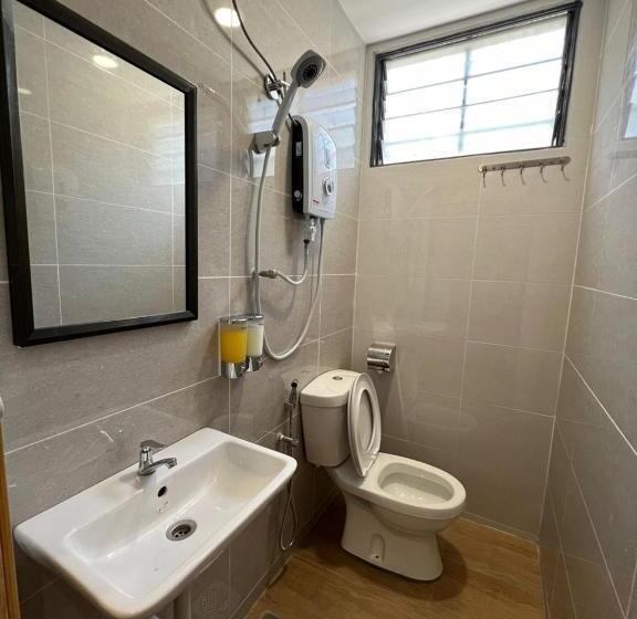 חדר משפחתי, Kiwi Inn