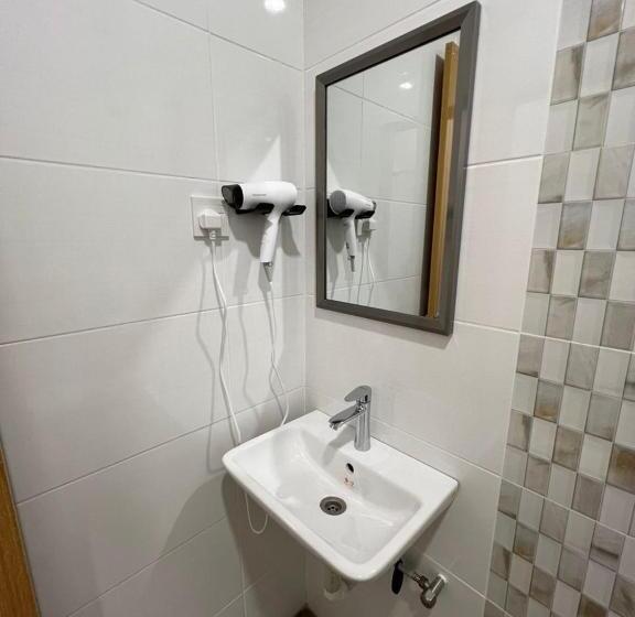 חדר דלוקס, Kiwi Inn