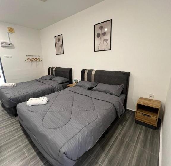 חדר משפחתי, Kiwi Inn