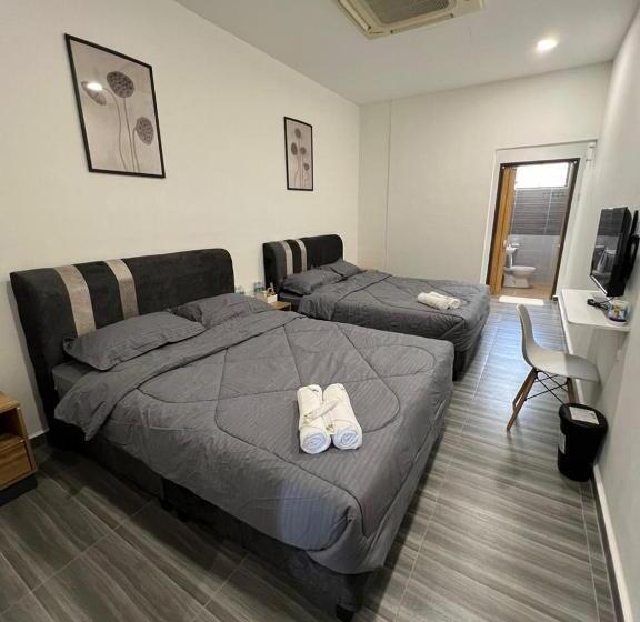 חדר משפחתי, Kiwi Inn