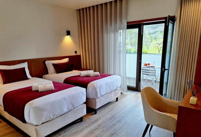 Номер Стандарт с Балконом, 3m Hostel & Suites
