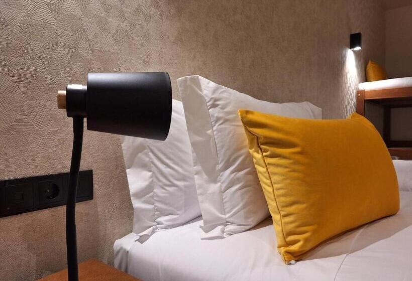 Кровать в Общей Комнате, 3m Hostel & Suites