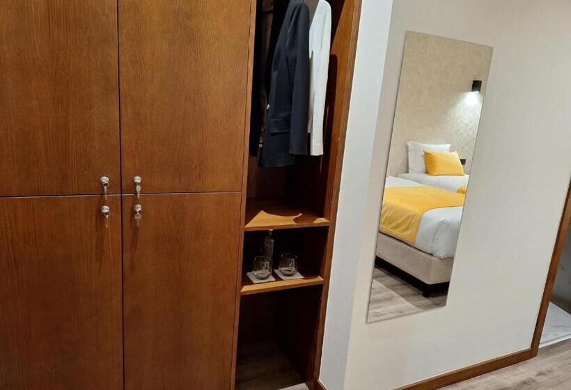 Кровать в Общей Комнате, 3m Hostel & Suites