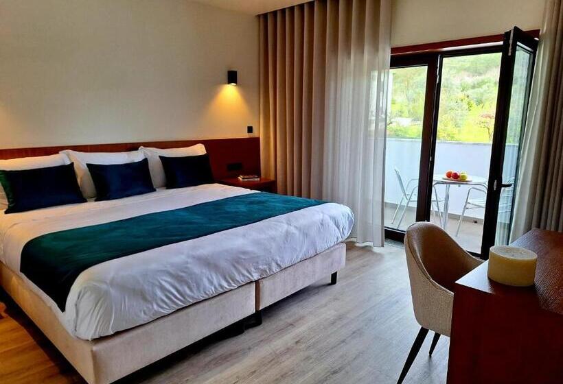 Номер Стандарт с Балконом, 3m Hostel & Suites