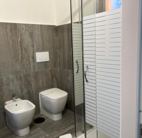 חדר סטנדרט לארבעה, Crisvan