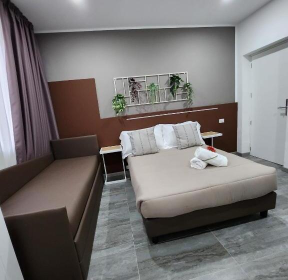 חדר סטנדרט לארבעה, Crisvan