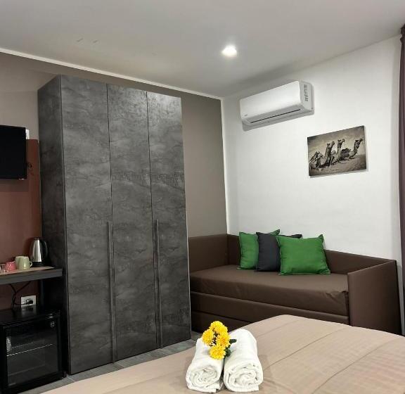 חדר סטנדרט לארבעה, Crisvan