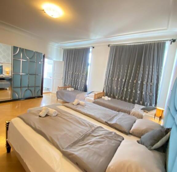 غرفة عائلية, Grand Station Restaurant & Rum