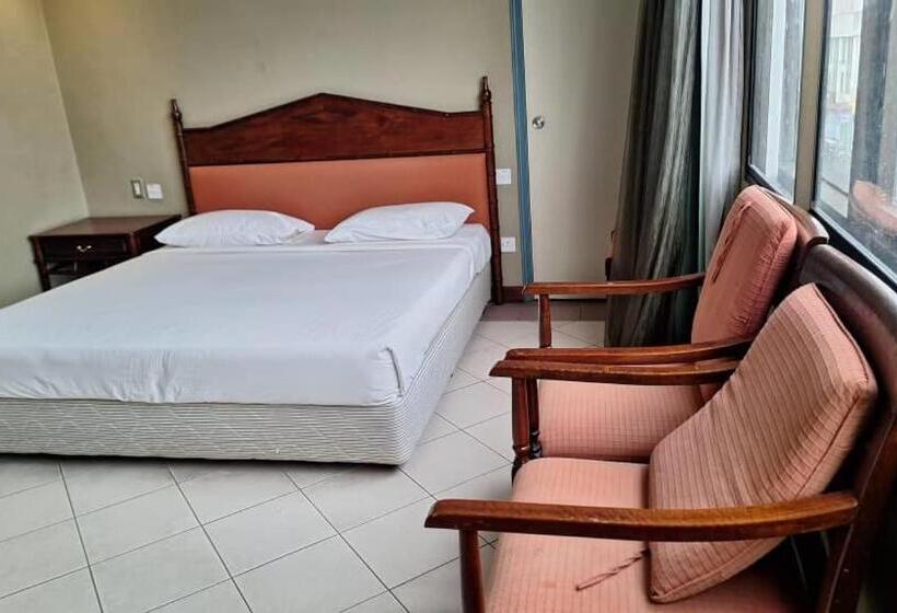 标准间, Ming Kiong