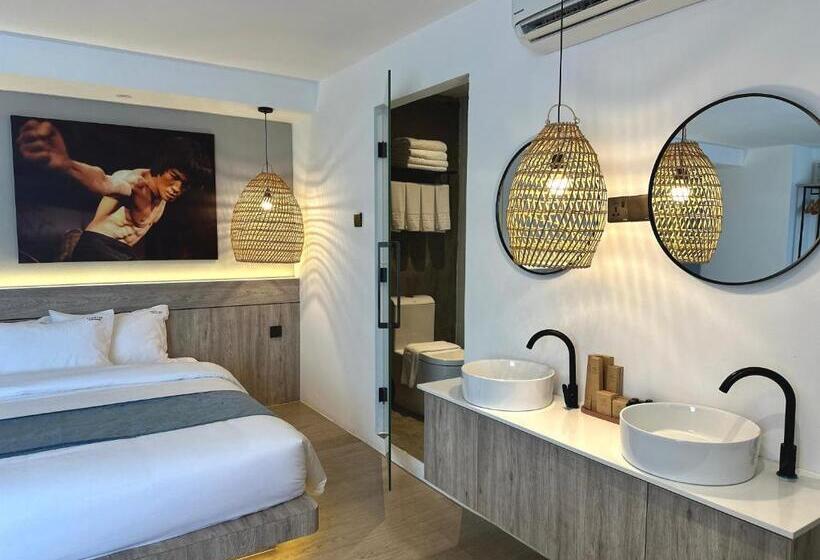 패밀리 스위트, Theatre