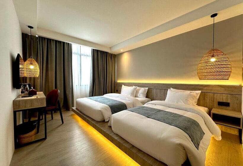 스탠다드 트리플 룸, Theatre