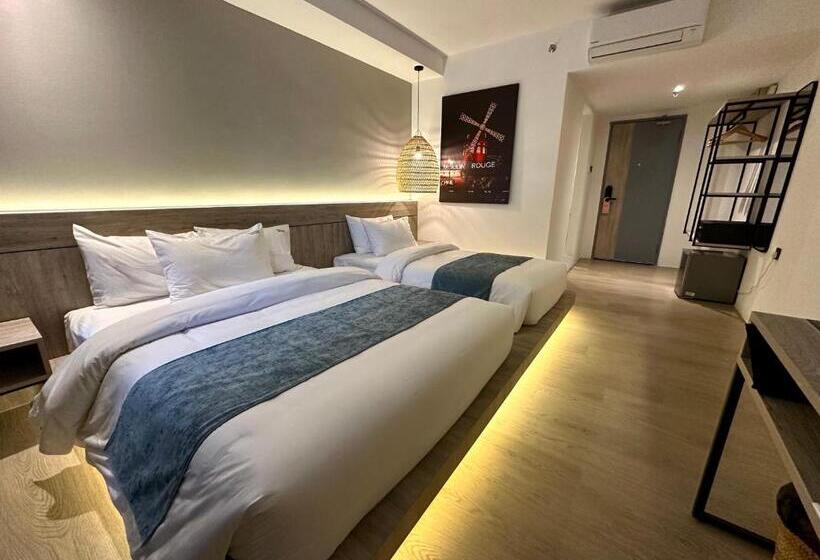 스탠다드 트리플 룸, Theatre