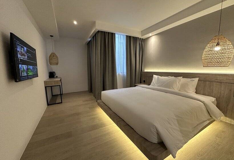 디럭스 룸, Theatre