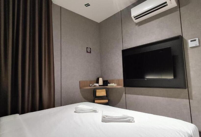 带大床的豪华间, Urban Inn, Serai Wangi