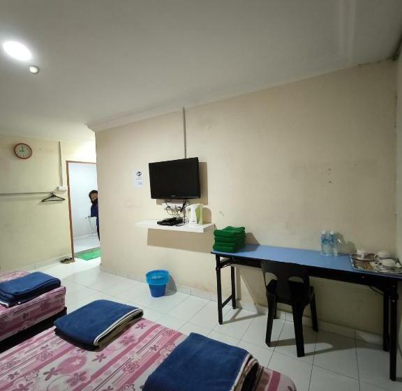 豪华三人间, Oyo 90895 Hotel Ikia