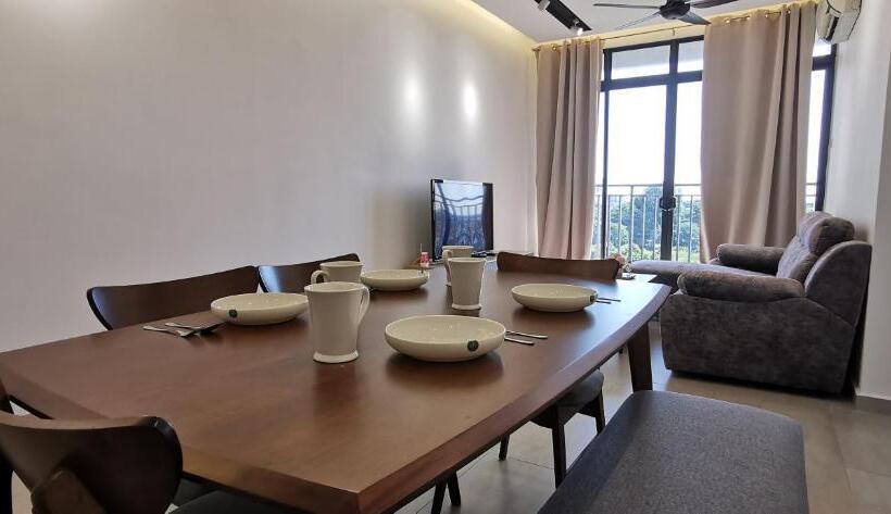 1 Bedroom Apartment with Balcony, Mykeythe Quartz A 06 03a Melaka City