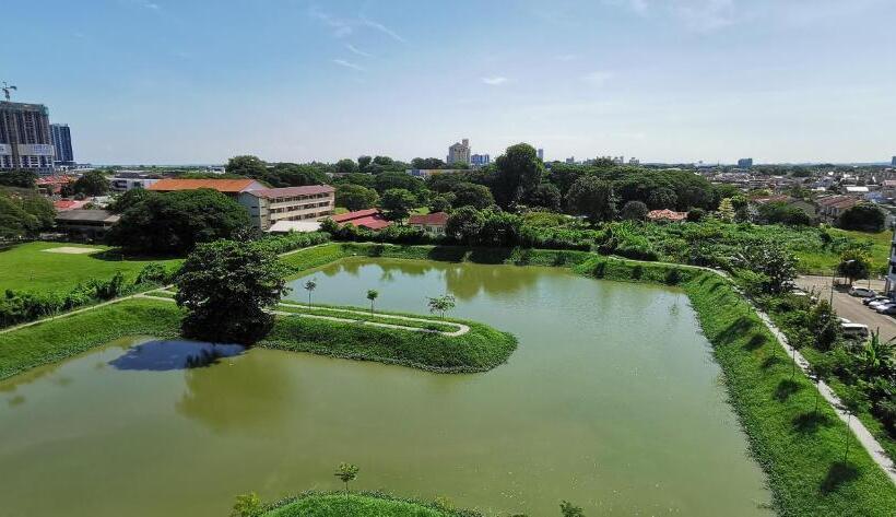 1 Bedroom Apartment with Balcony, Mykeythe Quartz A 06 03a Melaka City