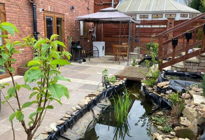 غرفة عائلية مطلّة علي الجبل, Jacks Court B5