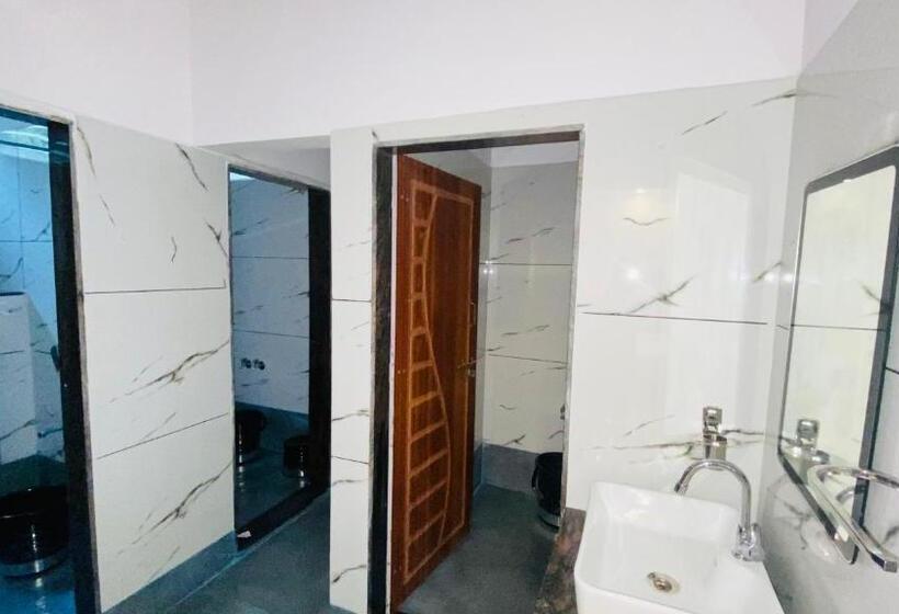 家庭间, Dandeli Kingfisher Lake View Resort