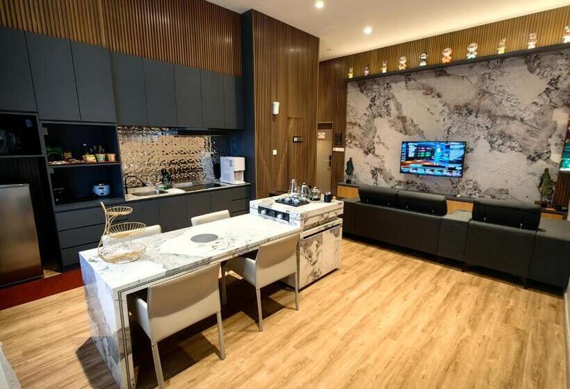 جناح, Marudu Inn