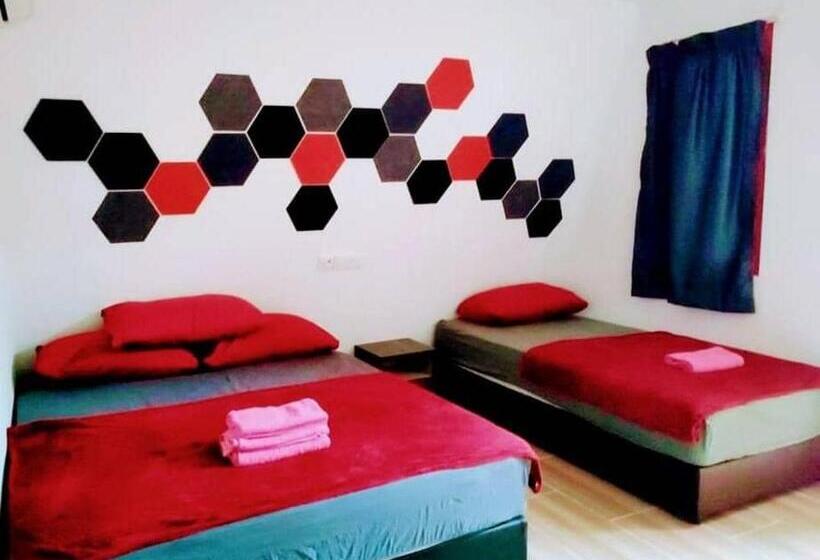 Семейный Номер, Red Triangle Cottage Roomstay