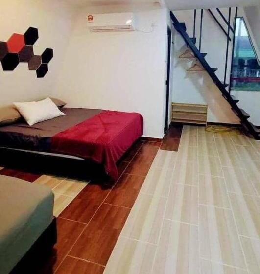 Семейный Номер, Red Triangle Cottage Roomstay