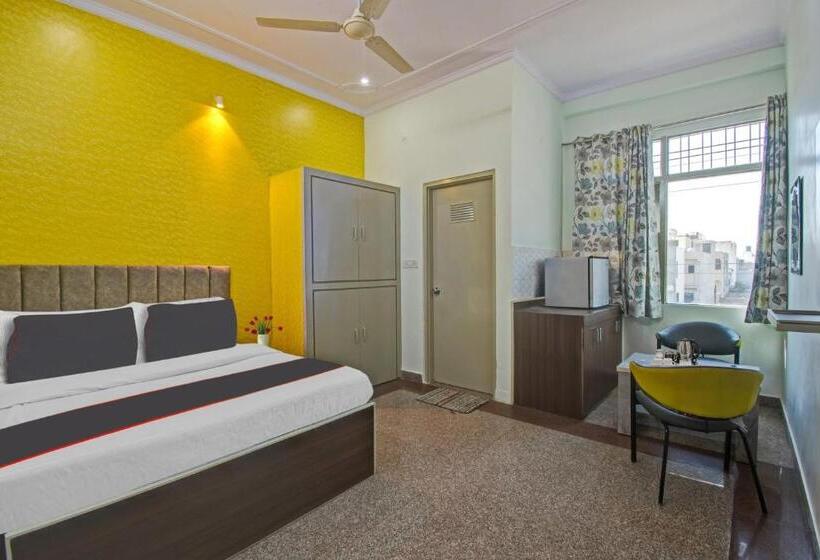 Classic Kolmen Hengen Huone, Oyo Hotel Reyansh
