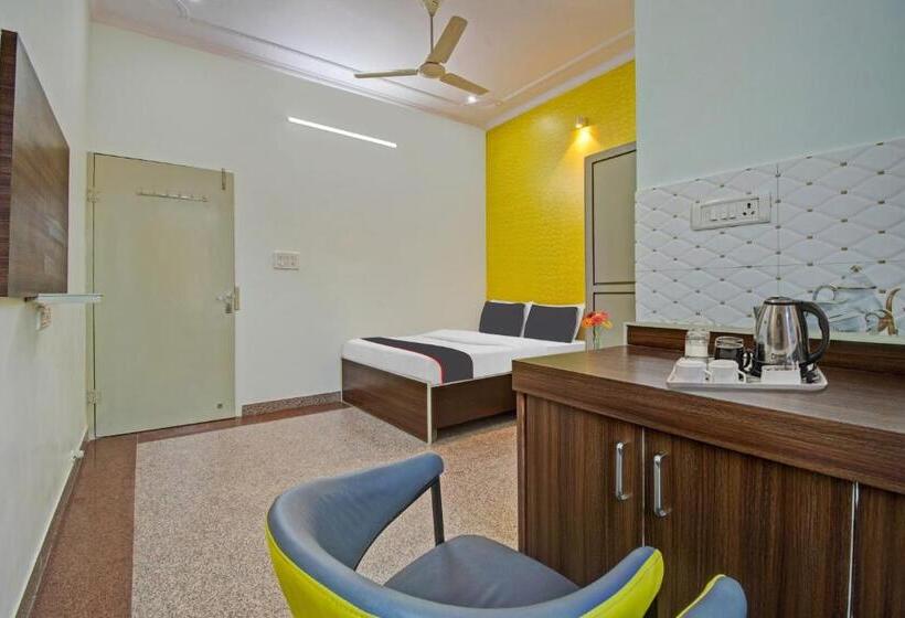 Classic Kolmen Hengen Huone, Oyo Hotel Reyansh