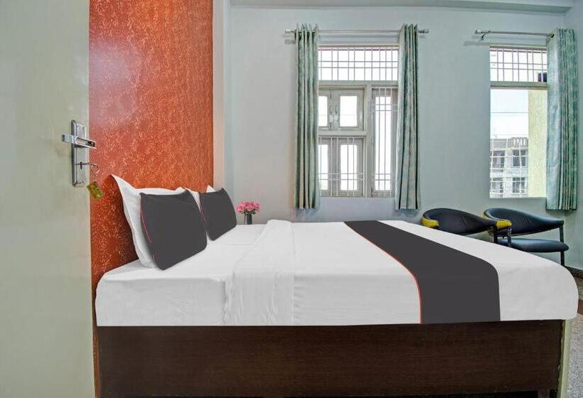 Classic Kolmen Hengen Huone, Oyo Hotel Reyansh