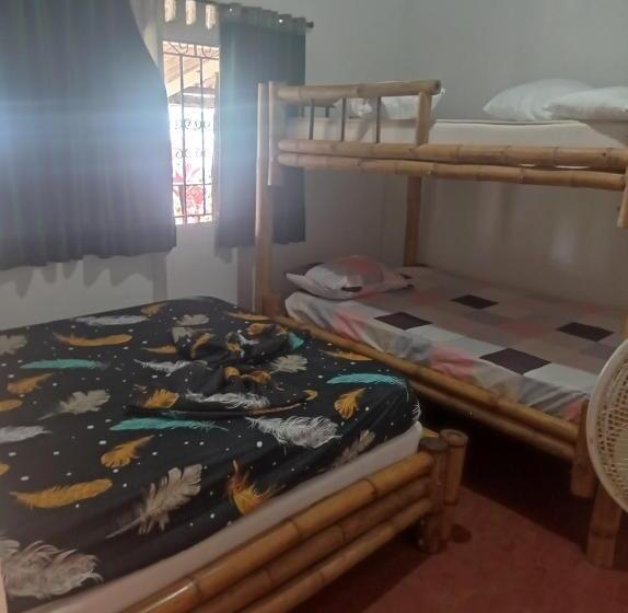 Номер Стандарт Трехместный, Los Cocos Hostal