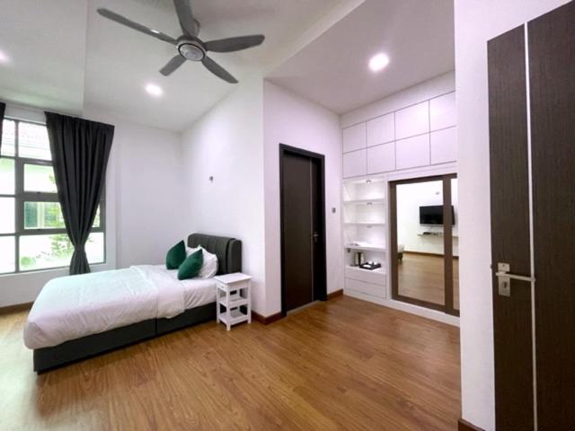 חדר לארבעה סטנדרטי עם נוף לגינה, Teluk Cempedak Seventh Haven