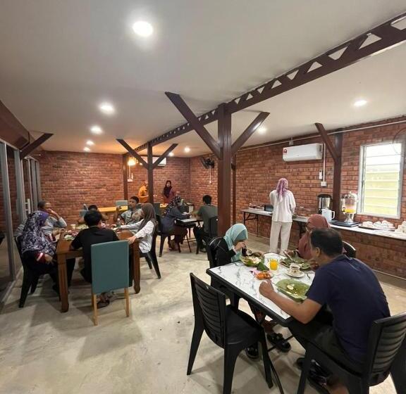 חדר דלוקס לשלושה, Mydusun Chalet, Taiping, Perak, Malaysia