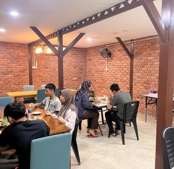 디럭스 트리플 룸, Mydusun Chalet, Taiping, Perak, Malaysia