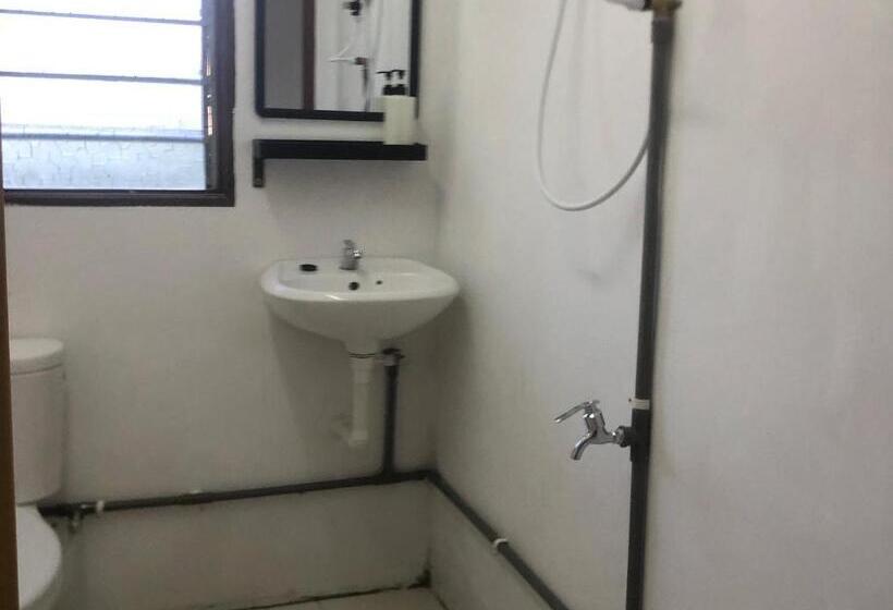 חדר דלוקס לשלושה, Mydusun Chalet, Taiping, Perak, Malaysia