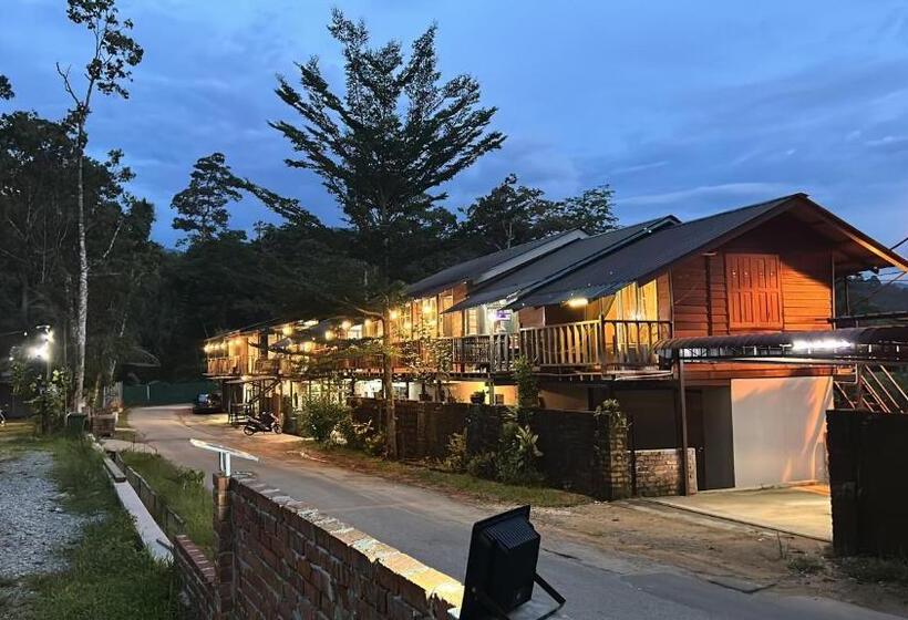 디럭스 트리플 룸, Mydusun Chalet, Taiping, Perak, Malaysia