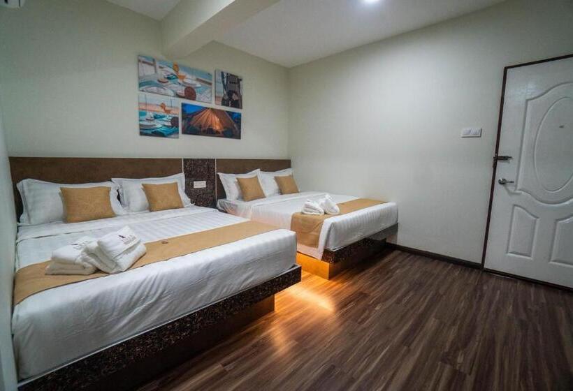 غرفة قياسية رباعية مزودة بشُرفة, Times Traveller M.j