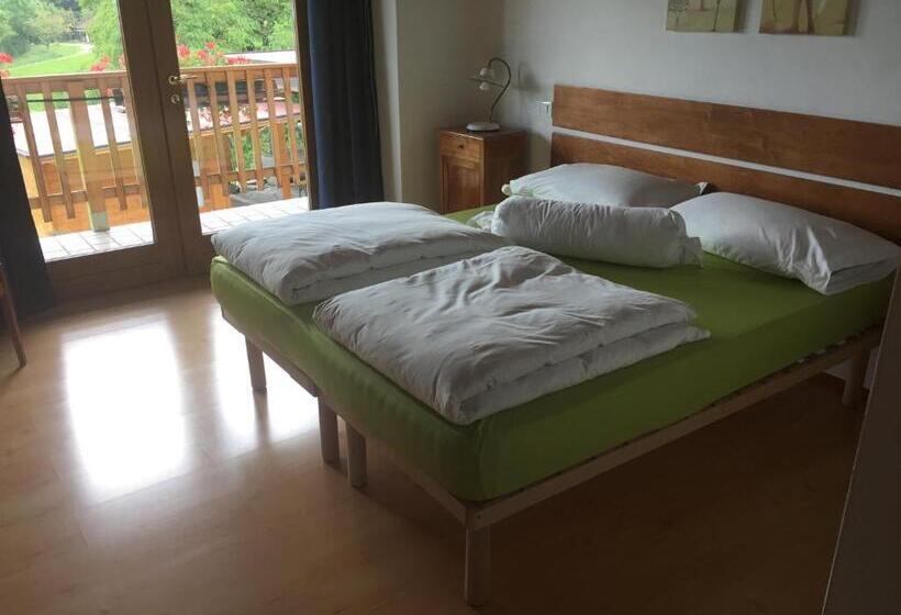 标准三人间, Bed & Breakfast Col Mazzet