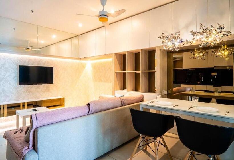 Студия Deluxe, H20 Residence Ara Damansara By Airhost