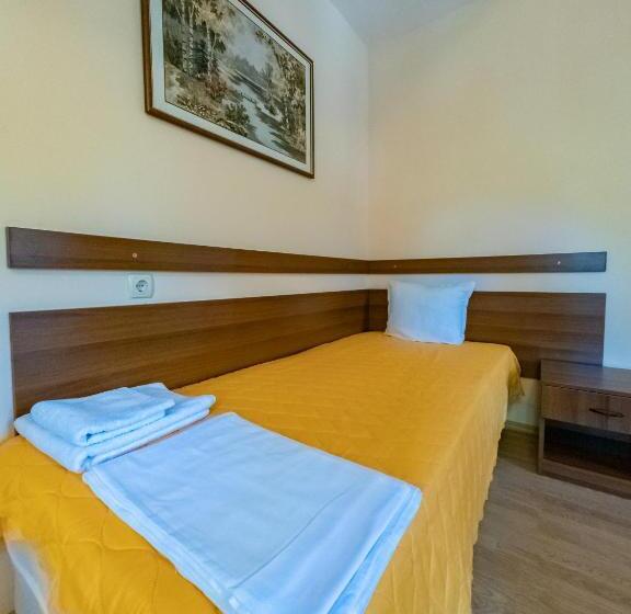 דירת חדר עם טרסה, почивна база боженишки урвич