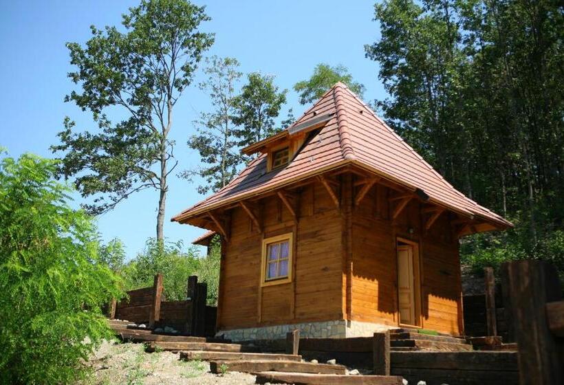 سوییت خانوادگی, Eko Selo Kostunici